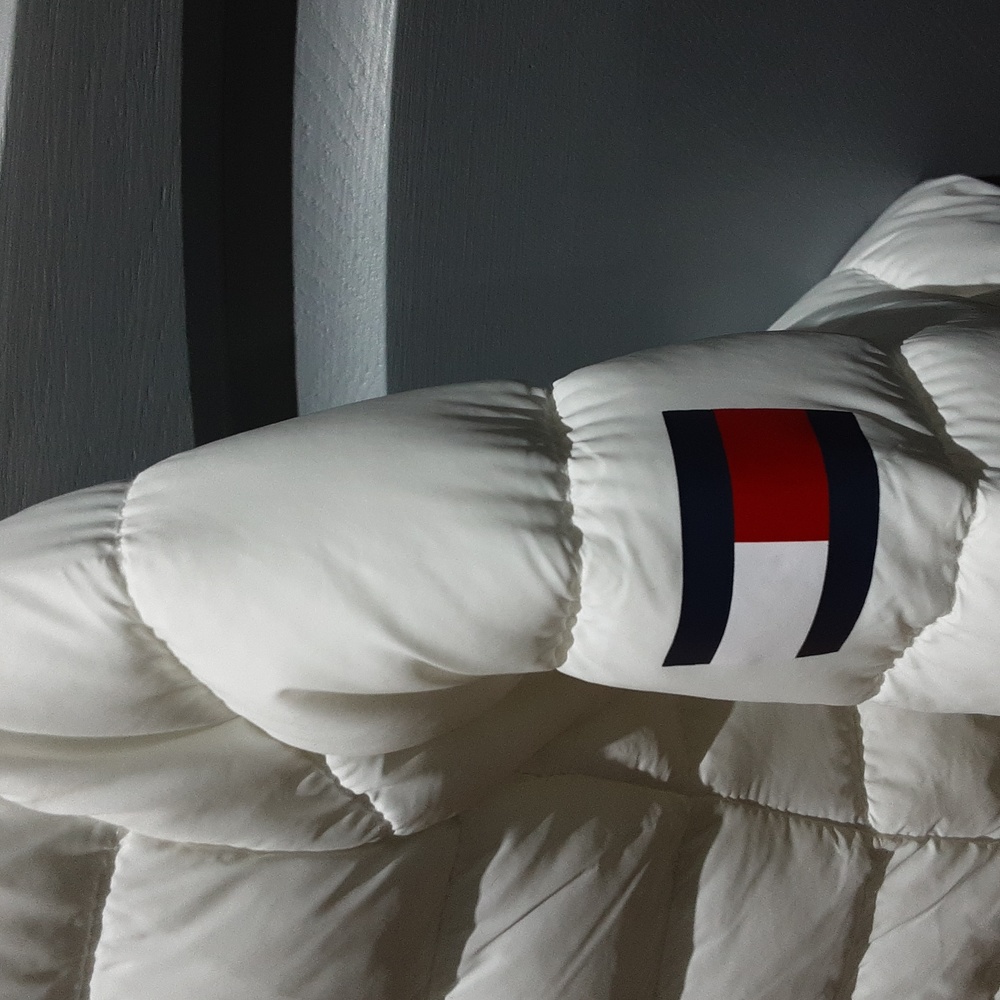 Tommy Hilfiger Puffer Jacket EUC - Picture 3 of 16